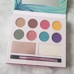 Moods Eyeshadow Palette by Laura Sanchez
